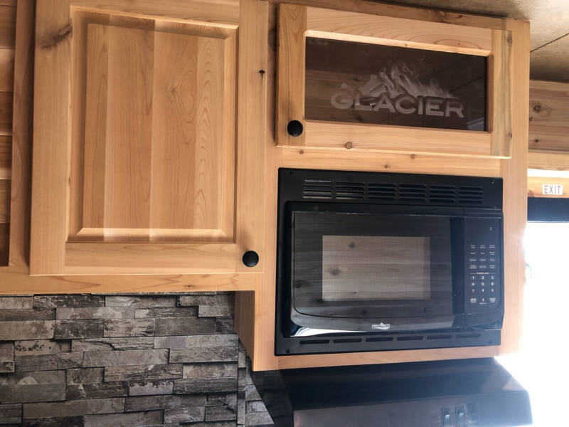 2022 Glacier 17’ RV