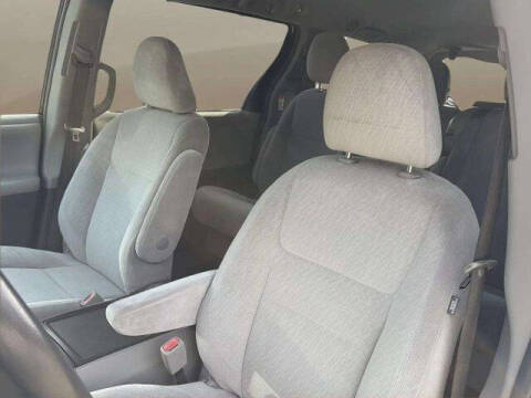 2016 Toyota Sienna LE 8-Passenger
