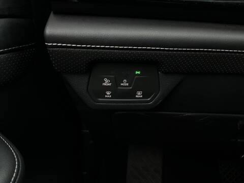 2025 Volkswagen Atlas Cross Sport SE 4Motion