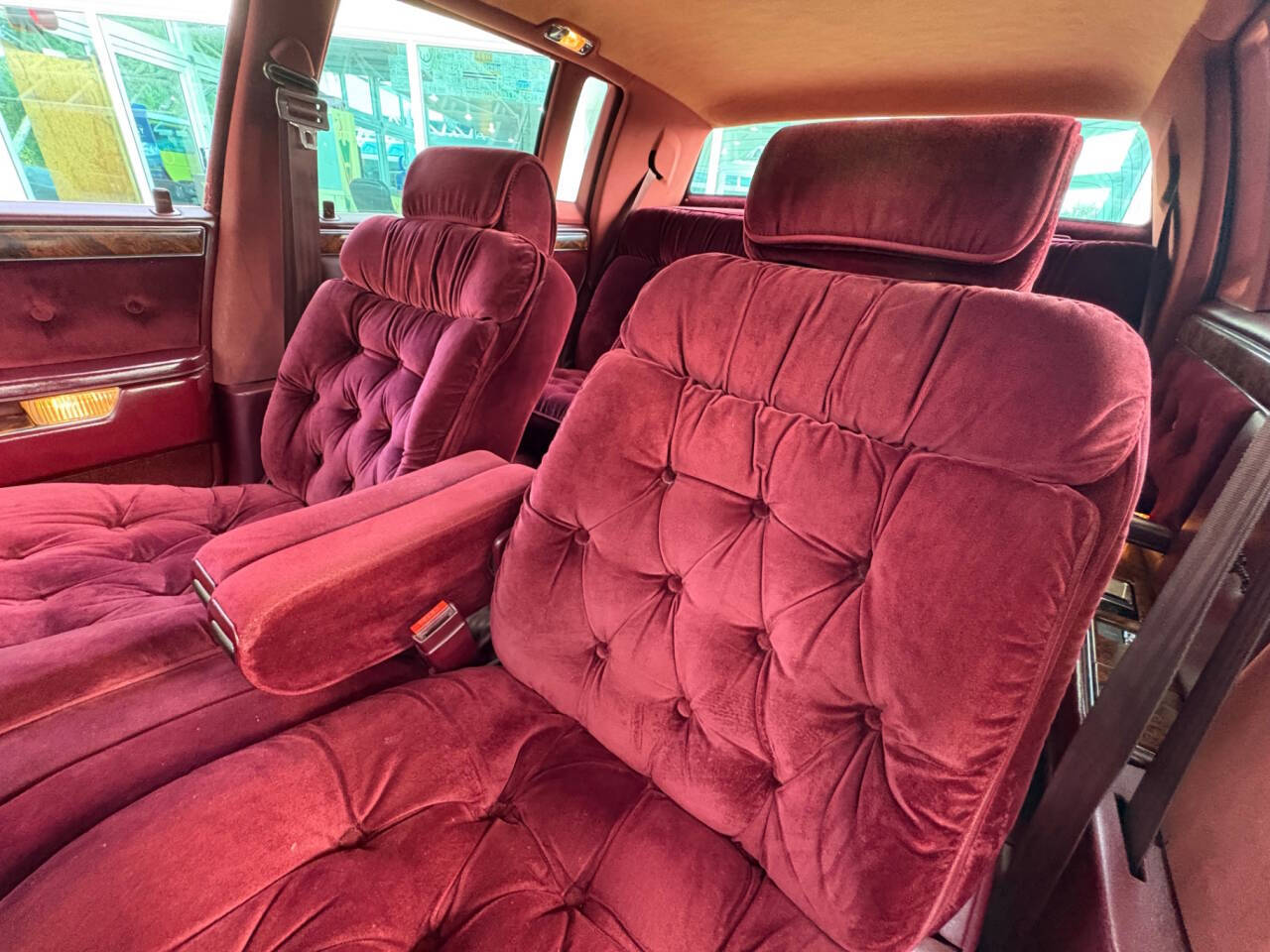 1990 Chrysler New Yorker 28