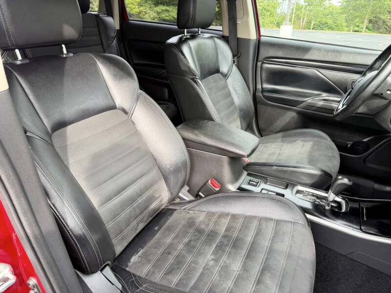 2020 Mitsubishi Outlander LE