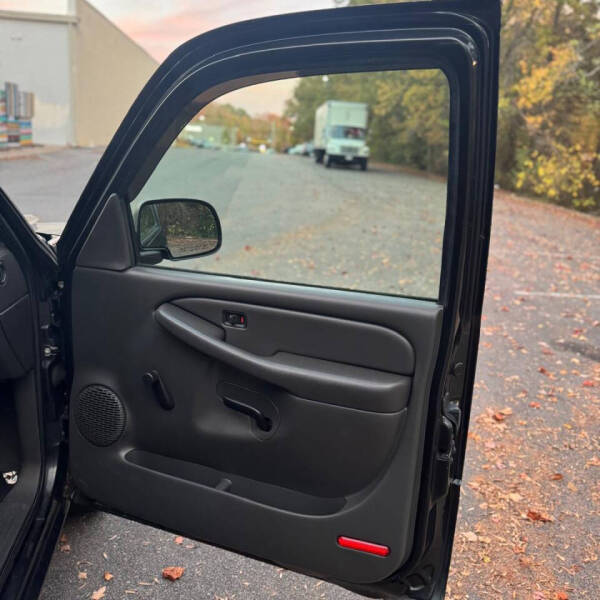 2003 Chevrolet Silverado 1500 LS photo 10