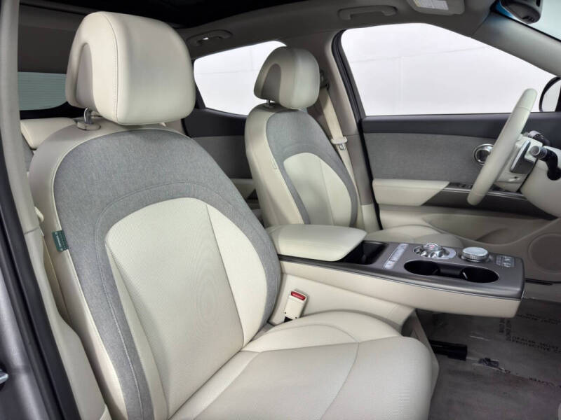 2024 Genesis GV60 Standard