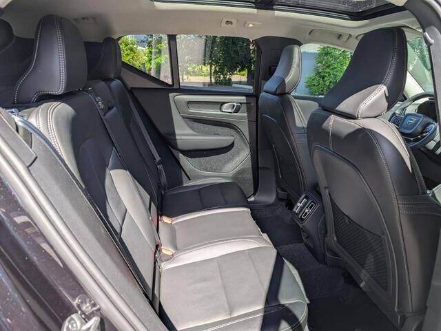 2025 Volvo XC40 B5 Plus Bright Theme