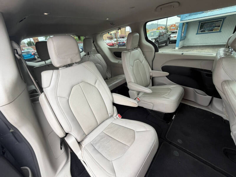 2021 Chrysler Pacifica Touring L