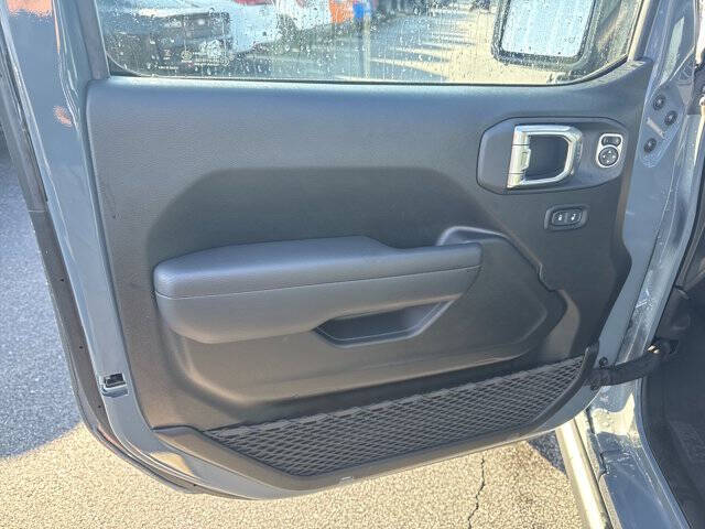 2025 Jeep Gladiator NightHawk