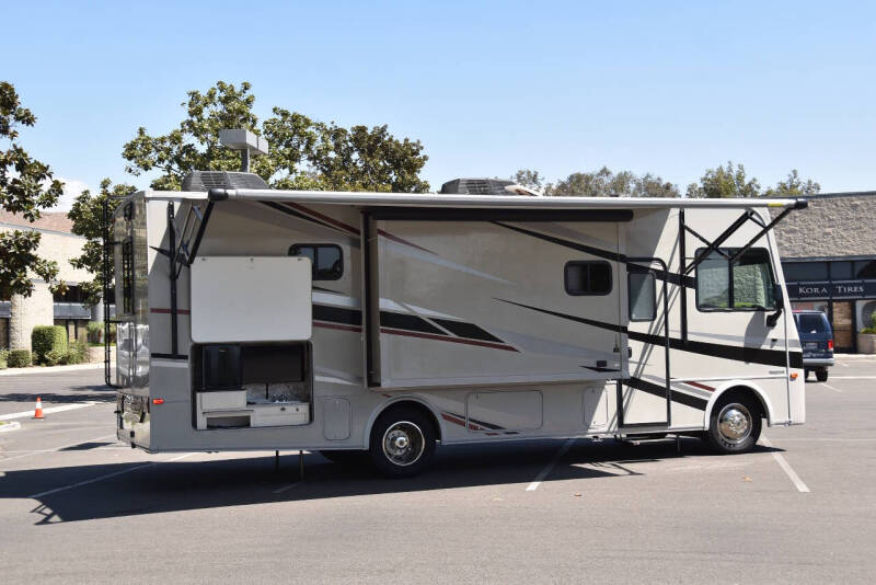 2020 Winnebago Intent 28y