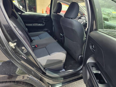 2016 Toyota Prius c Two