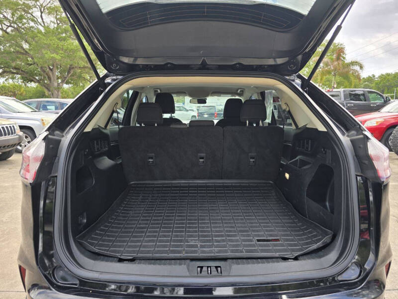 2020 Ford Edge SE