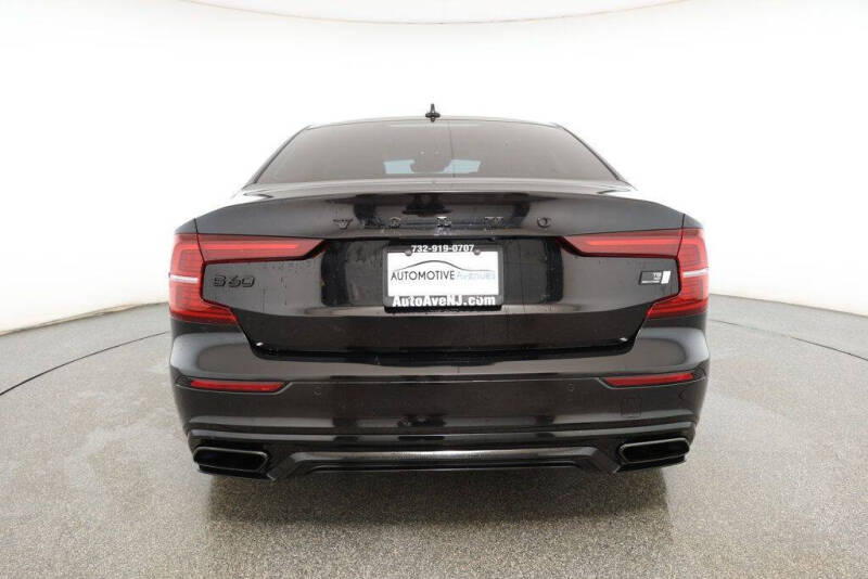 2022 Volvo S60 Recharge T8 R-Design Black Edition