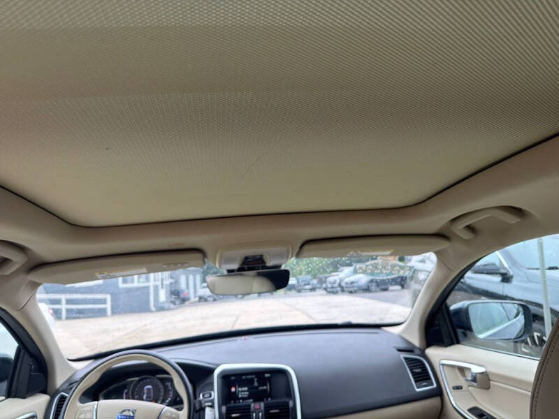 2016 Volvo XC60 T5 Drive-E Premier