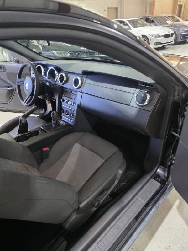2007 Ford Mustang V6 Deluxe