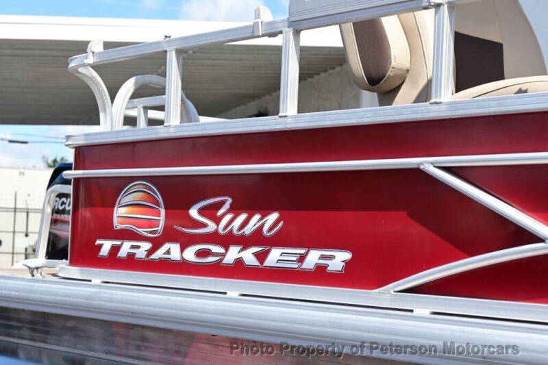 2019 Sun Tracker Fishin Barge 20 DLX