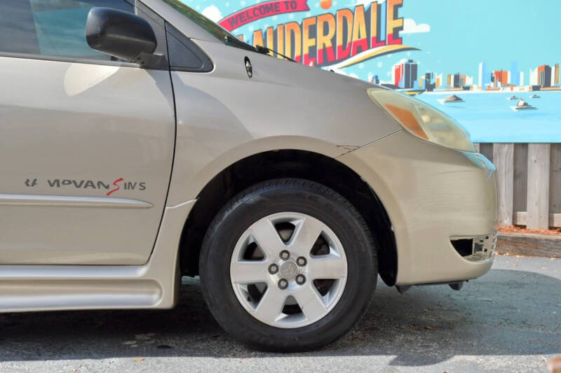 2005 Toyota Sienna LE 7 Passenger