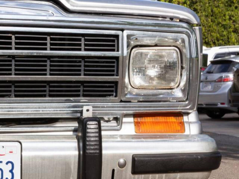 1987 Jeep Grand Wagoneer's photo