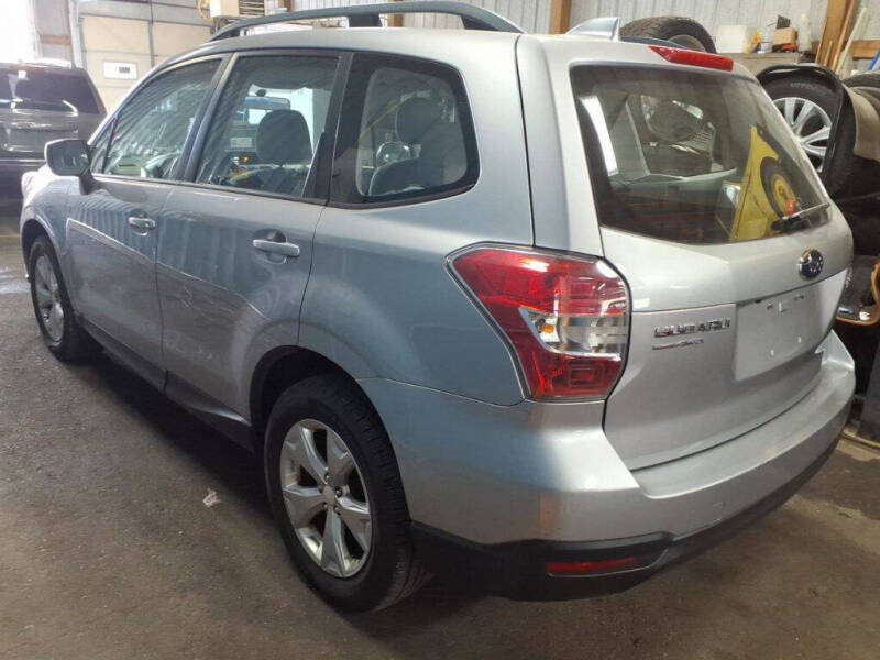 2016 Subaru Forester 2.5i