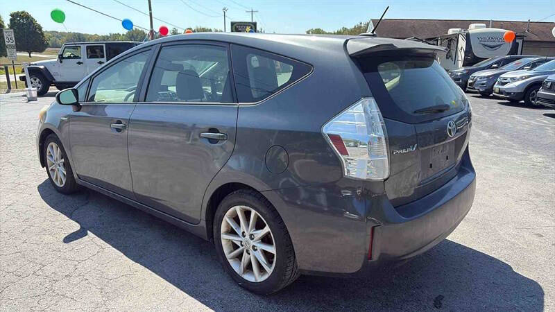 2013 Toyota Prius v Five