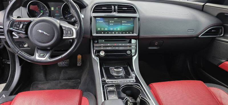 2017 Jaguar XE 35t R-Sport