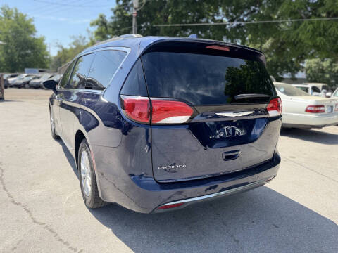 2017 Chrysler Pacifica Touring-L