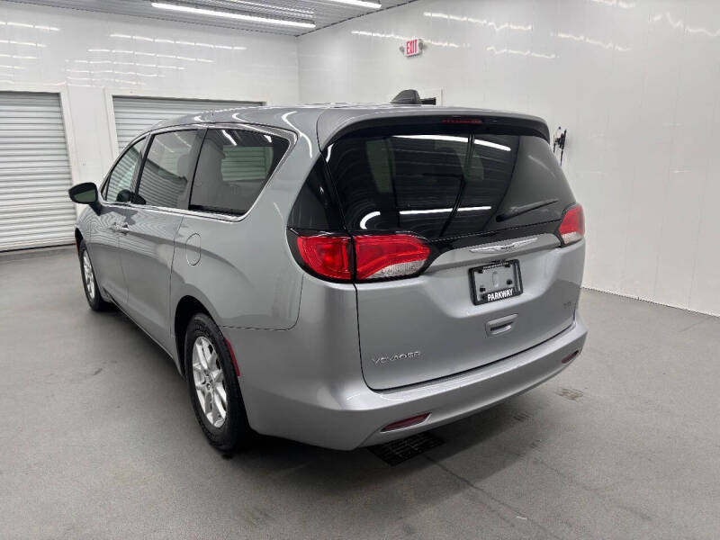 2021 Chrysler Voyager LX