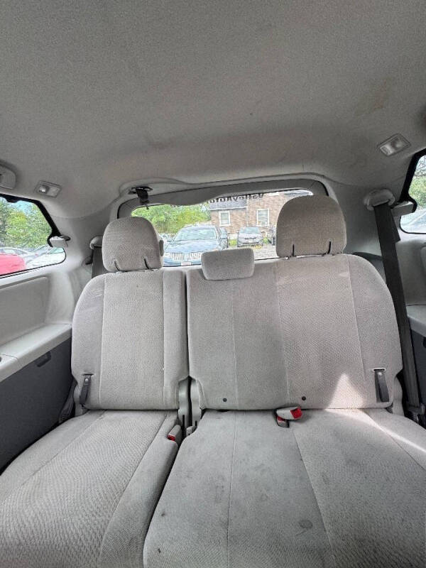 2014 Toyota Sienna LE 7-Passenger