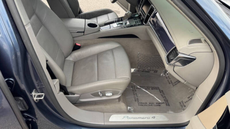 2011 Porsche Panamera 4