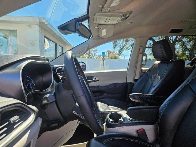 2024 Chrysler Pacifica Touring L