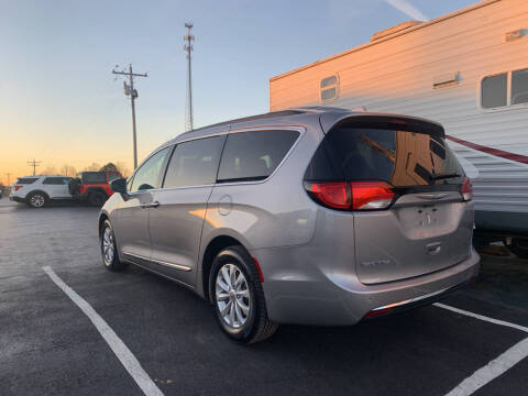 2017 Chrysler Pacifica Touring-L