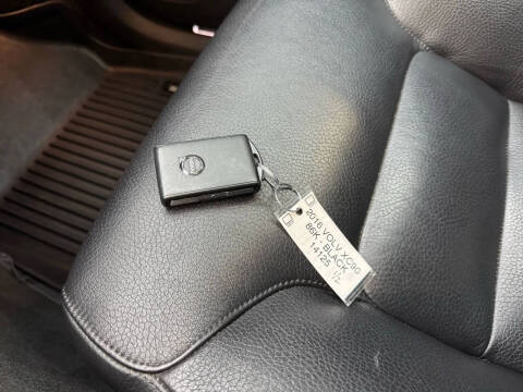 2016 Volvo XC90 T6 Momentum