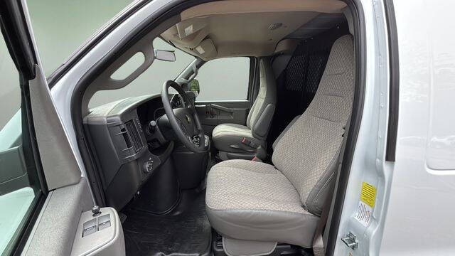2025 Chevrolet Express 2500