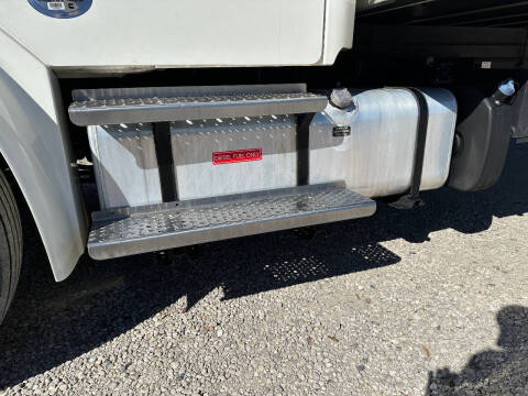 2022 Freightliner M2 106