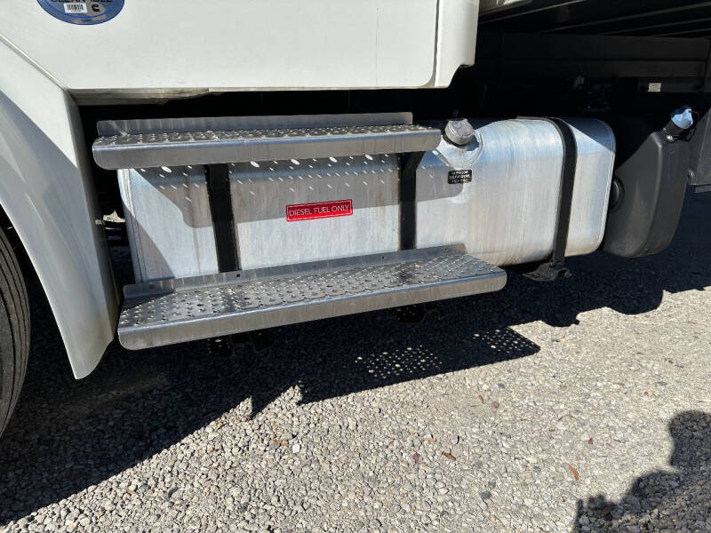 2022 Freightliner M2 106