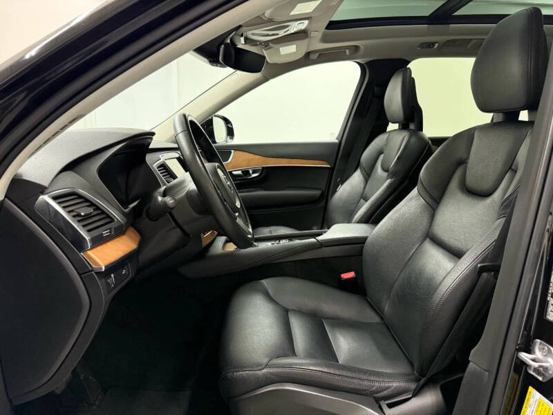 2021 Volvo XC90 T5 Momentum