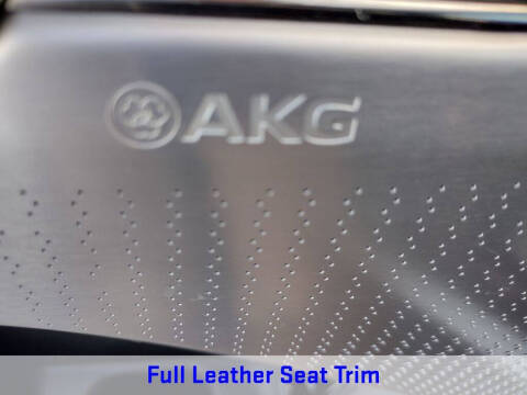 2025 Cadillac LYRIQ Luxury 3