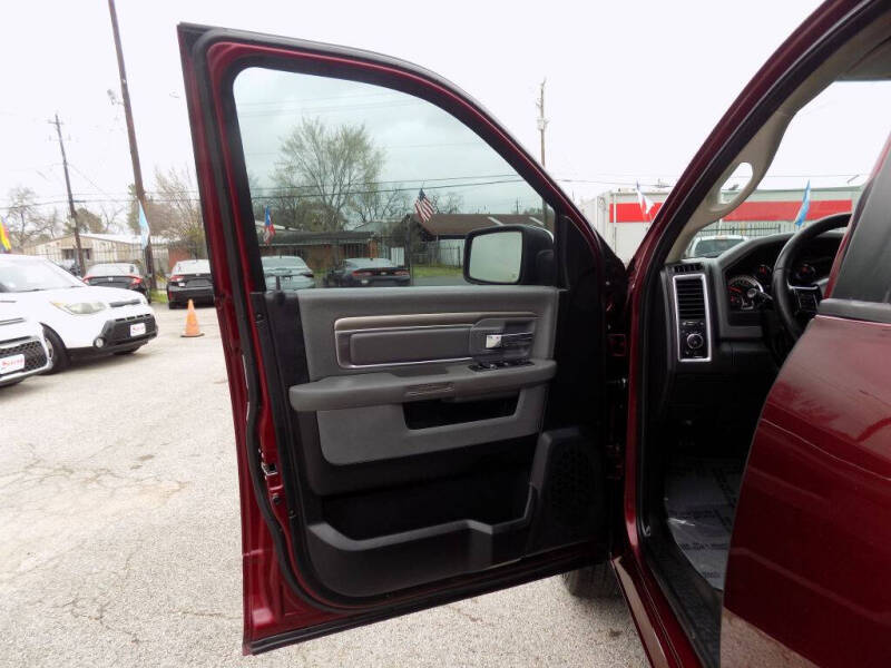 2017 RAM 1500 SLT