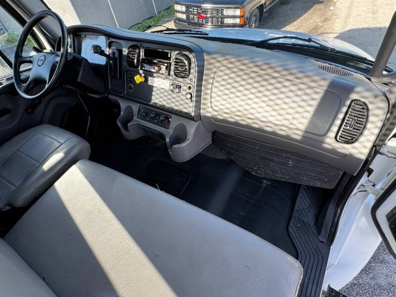 2016 Freightliner M2 106