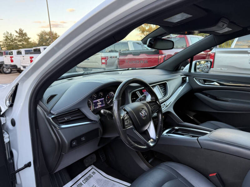 2022 Buick Enclave Essence