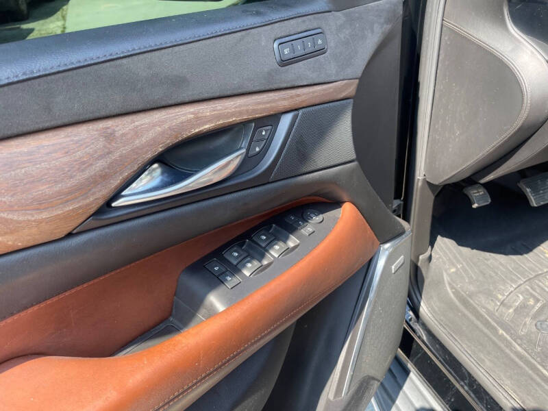 2018 Cadillac Escalade Luxury