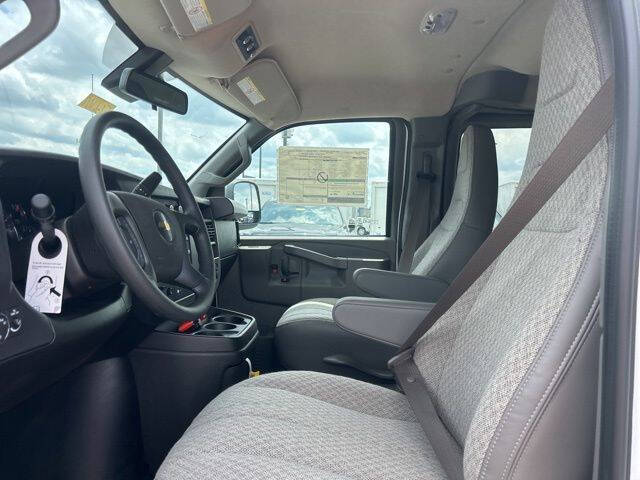 2025 Chevrolet Express 3500