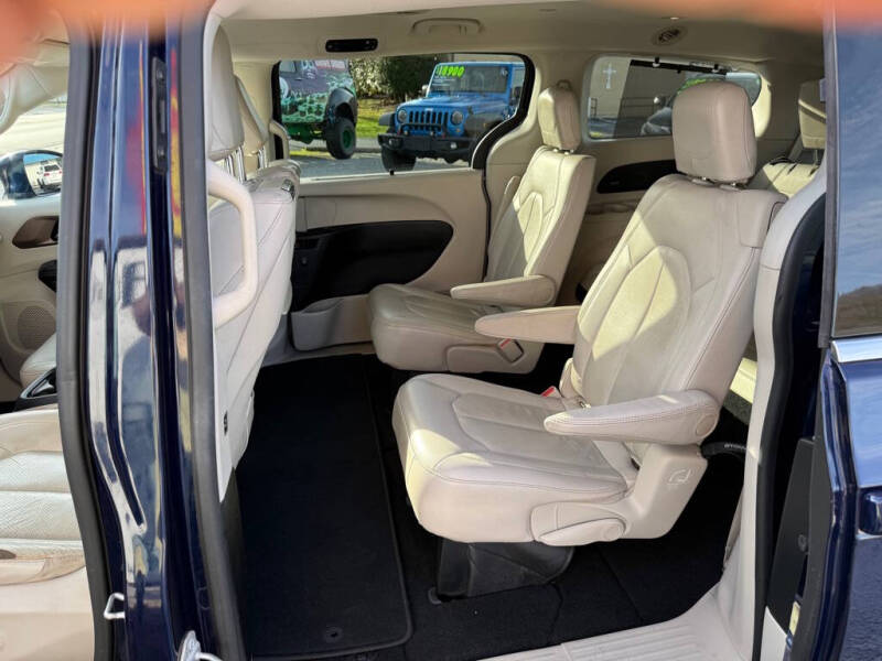 2017 Chrysler Pacifica Touring-L Plus