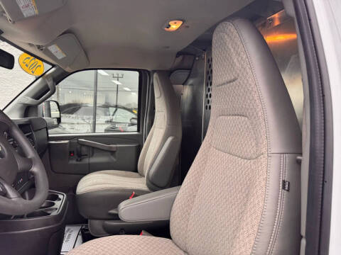 2025 Chevrolet Express 2500