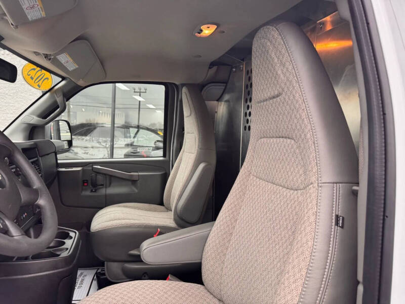 2025 Chevrolet Express 2500