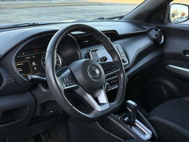 2020 Nissan Kicks SR