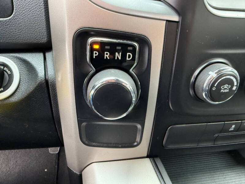 2017 RAM 1500 SLT