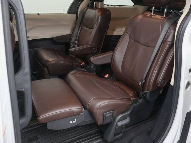 2024 Toyota Sienna Platinum 7-Passenger