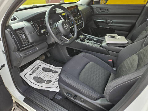 2023 Nissan Pathfinder SV