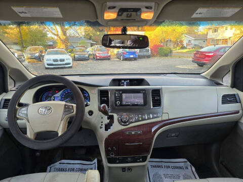 2013 Toyota Sienna XLE 8-Passenger