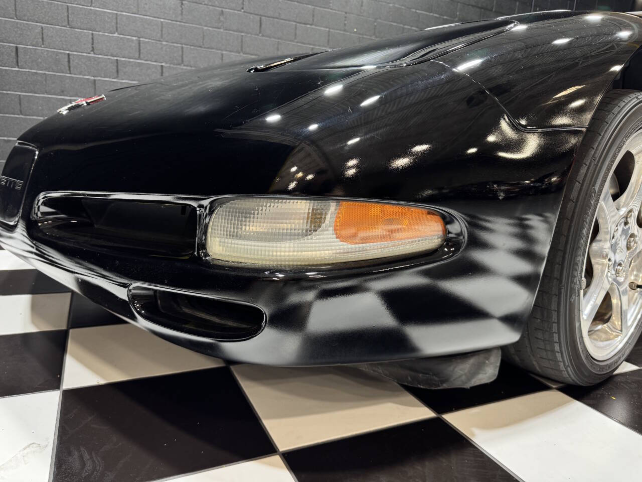 2004 Chevrolet Corvette 16