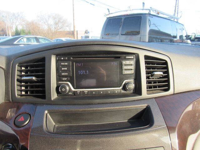 2017 Nissan Quest SV