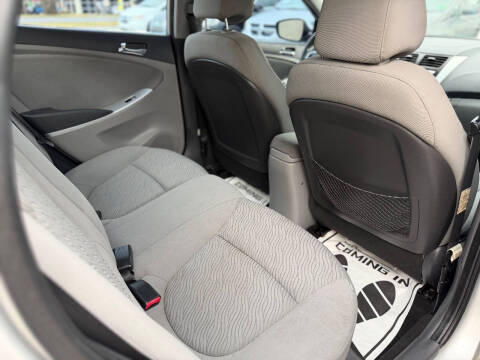 2012 Hyundai Accent GLS